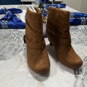 Not Rated Boots Size 8